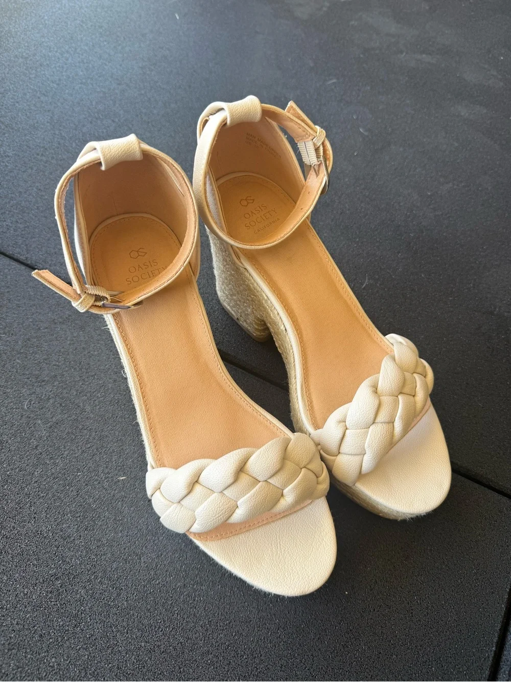 Oasis Society Wedge